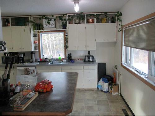 921023 Rge Rd 222, Rural Northern Lights, County Of, AB - Indoor Photo Showing Kitchen With Double Sink
