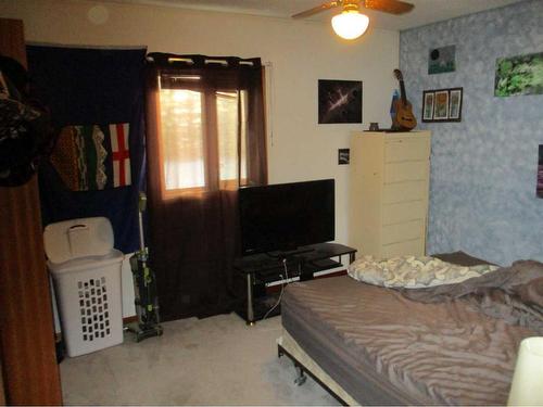 921023 Rge Rd 222, Rural Northern Lights, County Of, AB - Indoor Photo Showing Bedroom