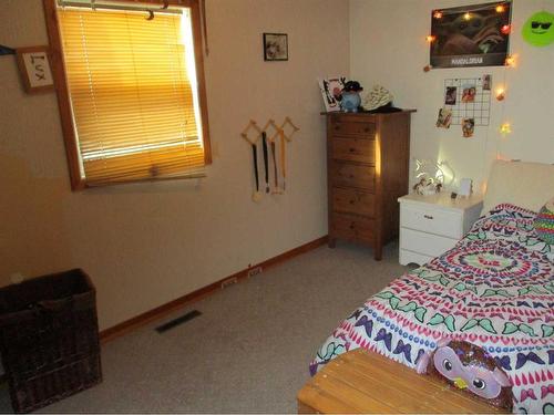 921023 Rge Rd 222, Rural Northern Lights, County Of, AB - Indoor Photo Showing Bedroom