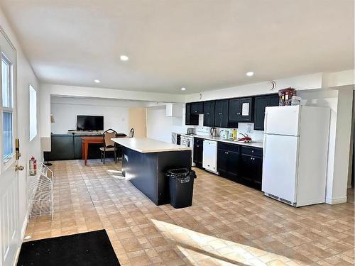 10113 97Th Avenue, Grande Cache, AB - Indoor Photo Showing Kitchen