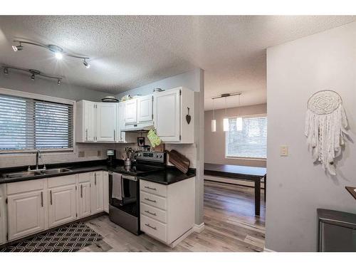 5202 54A Ave, Berwyn, AB - Indoor Photo Showing Kitchen With Double Sink