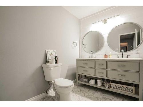 5202 54A Ave, Berwyn, AB - Indoor Photo Showing Bathroom