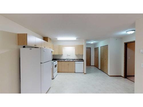 12015 Royal Oaks Drive, Grande Prairie, AB - Indoor Photo Showing Kitchen