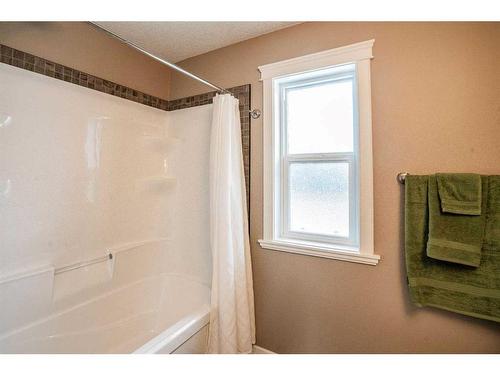 842007 Range Road 222, Rural Northern Lights, County Of, AB - Indoor Photo Showing Bathroom