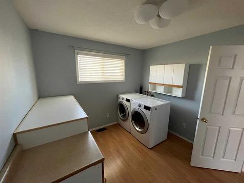 4808 54 Avenue, Grimshaw, AB - Indoor Photo Showing Laundry Room