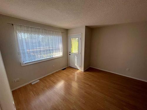 4808 54 Avenue, Grimshaw, AB - Indoor Photo Showing Other Room