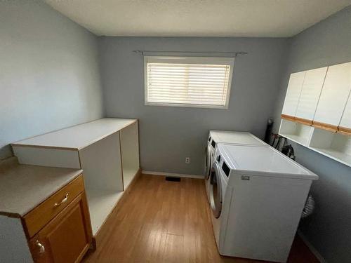 4808 54 Avenue, Grimshaw, AB - Indoor Photo Showing Laundry Room