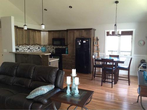 10410 90 Street, Peace River, AB - Indoor Photo Showing Living Room