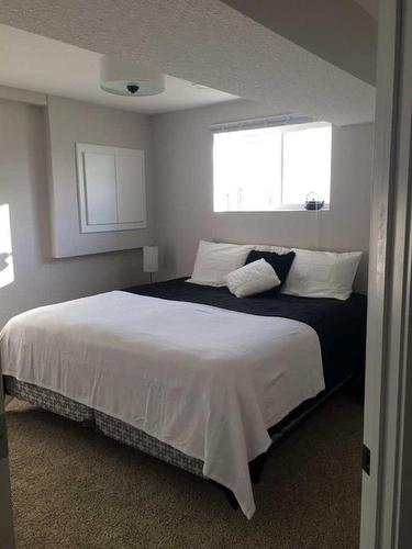 10410 90 Street, Peace River, AB - Indoor Photo Showing Bedroom