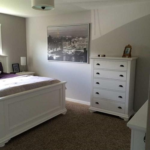 10410 90 Street, Peace River, AB - Indoor Photo Showing Bedroom