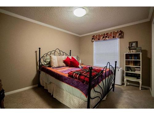 1-5-10709 108 Avenue, Fairview, AB - Indoor Photo Showing Bedroom