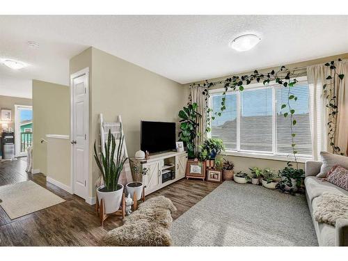 10109 92A Street, Grande Prairie, AB - Indoor Photo Showing Living Room