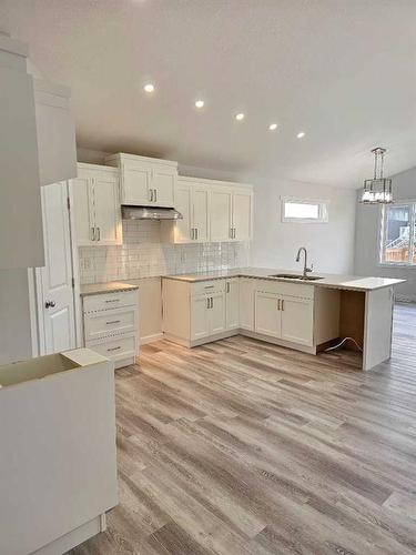9464 92 Street, Wembley, AB - Indoor Photo Showing Kitchen With Upgraded Kitchen