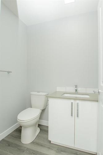 7906 91 Street, Grande Prairie, AB - Indoor Photo Showing Bathroom