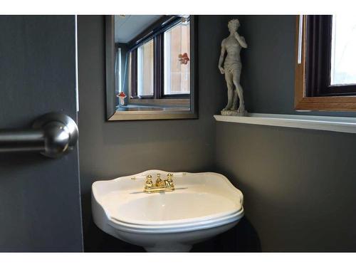 9705 75 Avenue, Peace River, AB - Indoor Photo Showing Bathroom