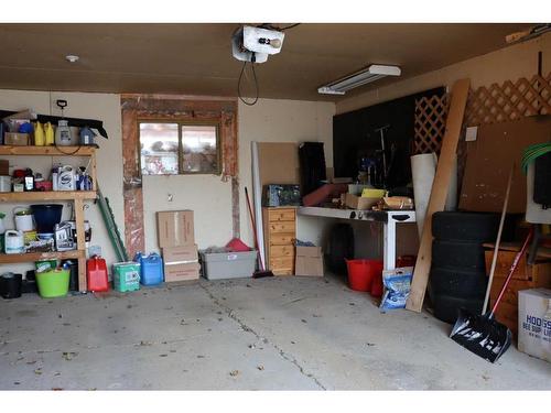 9705 75 Avenue, Peace River, AB - Indoor Photo Showing Garage
