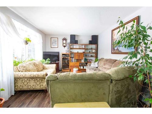 A&B-84052 Hwy 59, La Glace, AB - Indoor Photo Showing Living Room