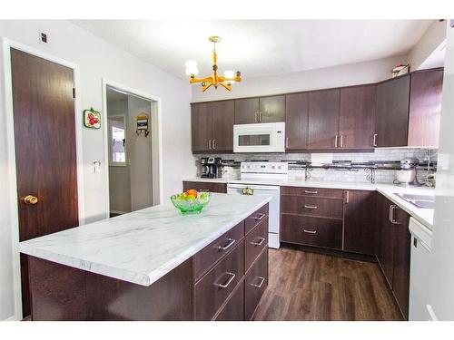 A&B-84052 Hwy 59, La Glace, AB - Indoor Photo Showing Kitchen