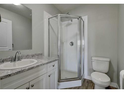 9543 113 Avenue, Clairmont, AB - Indoor Photo Showing Bathroom