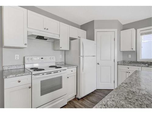 9543 113 Avenue, Clairmont, AB - Indoor Photo Showing Kitchen