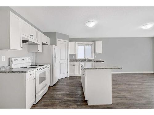9543 113 Avenue, Clairmont, AB - Indoor Photo Showing Kitchen