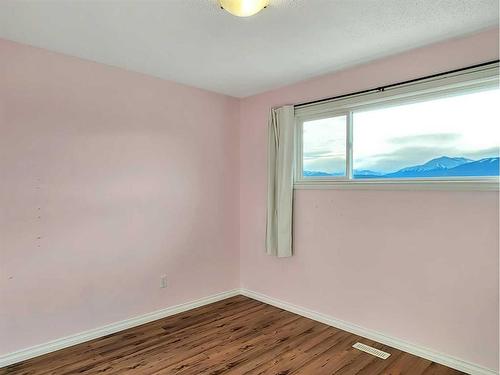 10849 98 Ave, Grande Cache, AB - Indoor Photo Showing Other Room