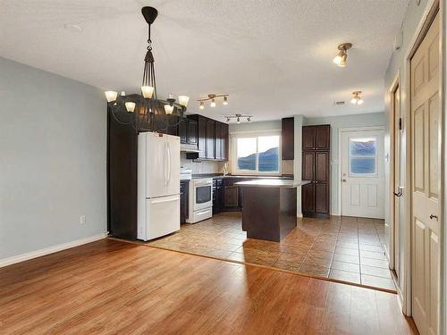 10849 98 Ave, Grande Cache, AB - Indoor Photo Showing Kitchen