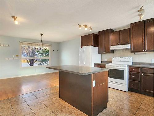 10849 98 Ave, Grande Cache, AB - Indoor Photo Showing Kitchen