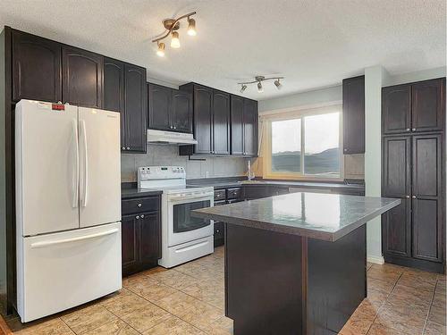 10849 98 Ave, Grande Cache, AB - Indoor Photo Showing Kitchen