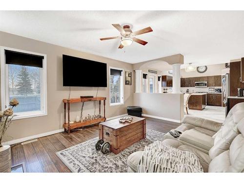 9301 61 Avenue, Grande Prairie, AB - Indoor Photo Showing Living Room