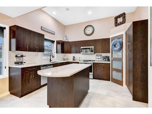 9301 61 Avenue, Grande Prairie, AB - Indoor Photo Showing Kitchen With Upgraded Kitchen