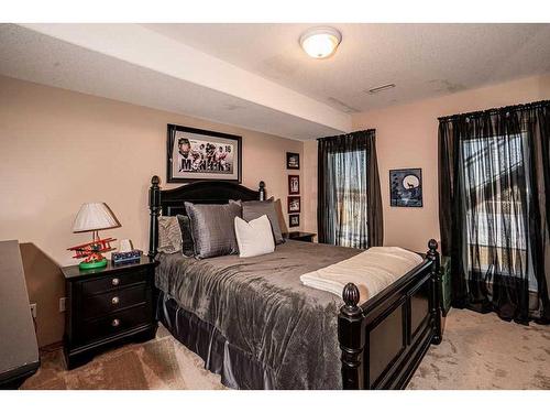 503 5Th Street Ne, Manning, AB - Indoor Photo Showing Bedroom