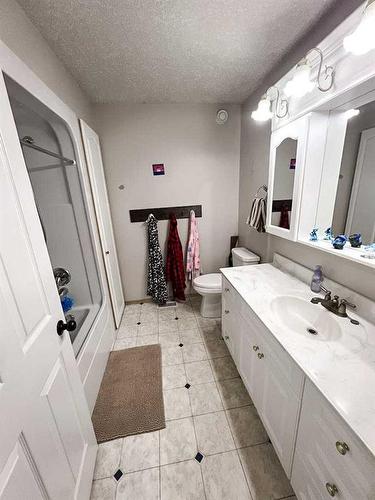 9010 102 Street, La Crete, AB - Indoor Photo Showing Bathroom