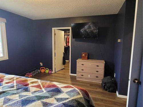 5405 52 Street, Berwyn, AB - Indoor Photo Showing Bedroom