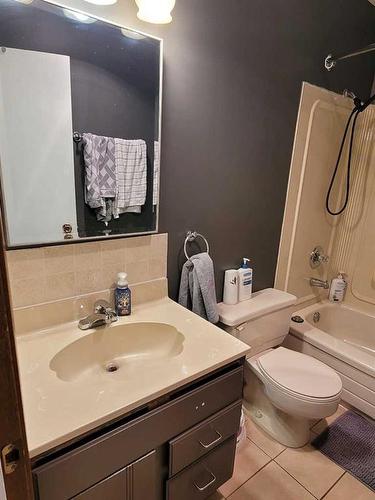 5405 52 Street, Berwyn, AB - Indoor Photo Showing Bathroom