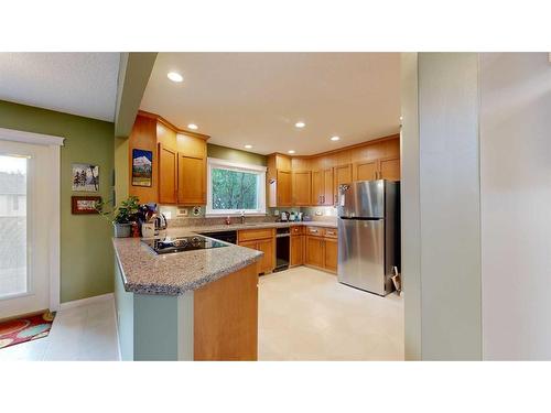 6102 96B Street, Grande Prairie, AB - Indoor Photo Showing Kitchen