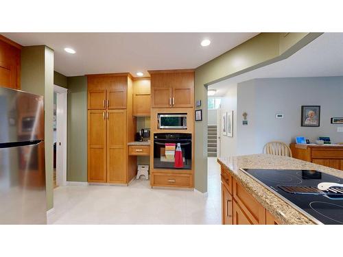 6102 96B Street, Grande Prairie, AB - Indoor Photo Showing Kitchen