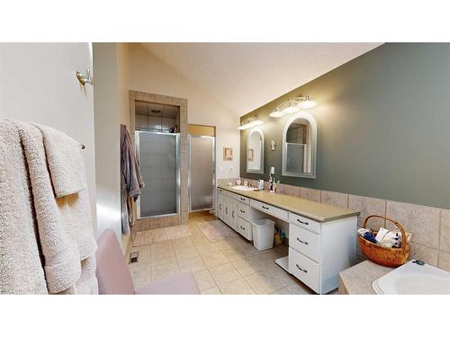 6102 96B Street, Grande Prairie, AB - Indoor Photo Showing Bathroom