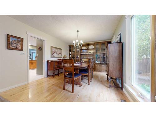 6102 96B Street, Grande Prairie, AB - Indoor Photo Showing Dining Room