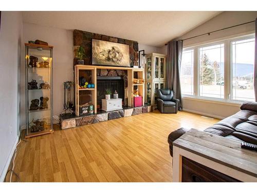 11049 Hoppe Avenue, Grande Cache, AB - Indoor Photo Showing Living Room