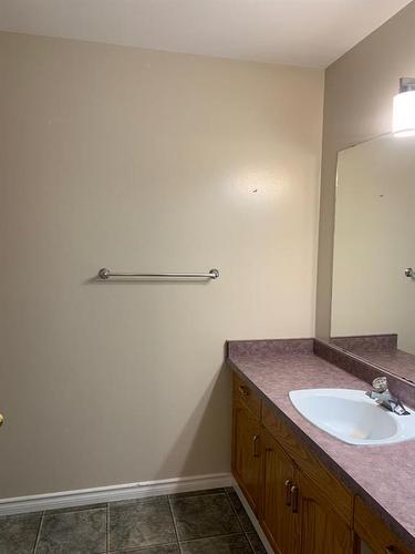 9713 106 Avenue, Clairmont, AB - Indoor Photo Showing Bathroom