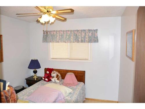 9622 84 Avenue, Peace River, AB - Indoor Photo Showing Bedroom