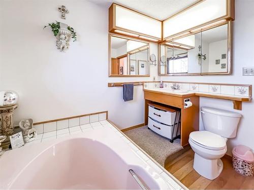 4816 3 Street, Donnelly, AB - Indoor Photo Showing Bathroom