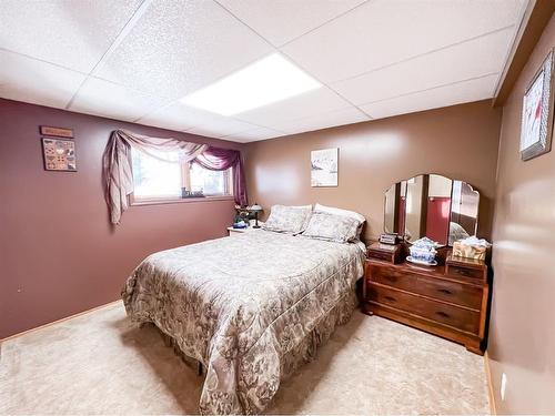 4816 3 Street, Donnelly, AB - Indoor Photo Showing Bedroom
