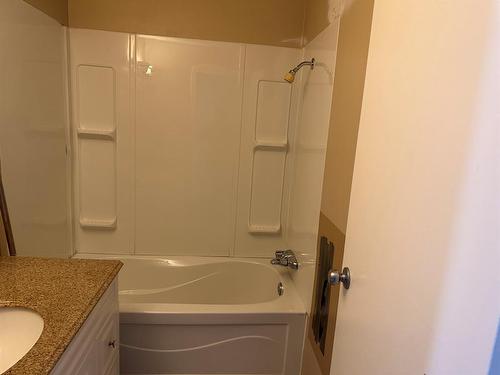 9415 84 Avenue, Peace River, AB - Indoor Photo Showing Bathroom