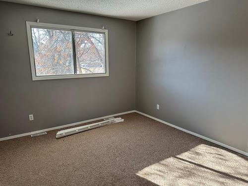 9415 84 Avenue, Peace River, AB - Indoor Photo Showing Other Room