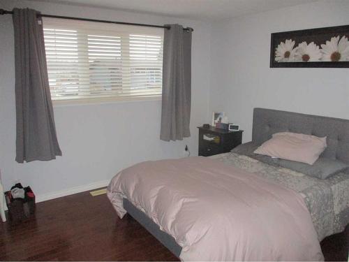 221 3Rd Avenue Sw, Manning, AB - Indoor Photo Showing Bedroom