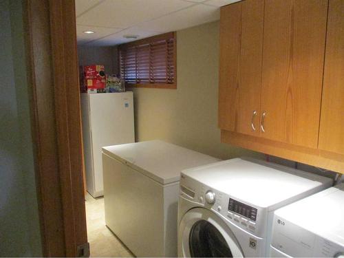 221 3Rd Avenue Sw, Manning, AB - Indoor Photo Showing Laundry Room