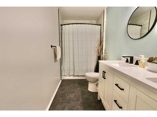 9701 73 Avenue, Peace River, AB - Indoor Photo Showing Bathroom