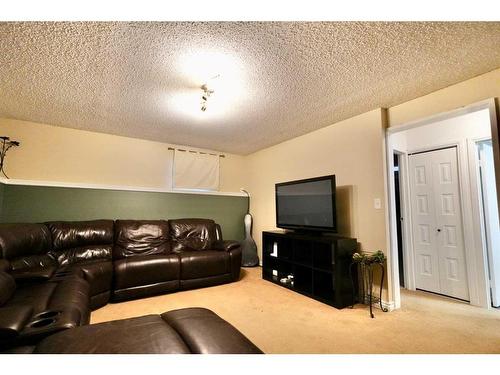 9701 73 Avenue, Peace River, AB - Indoor Photo Showing Living Room